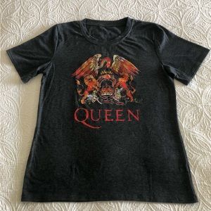 Queen t-shirt NWOT Medium